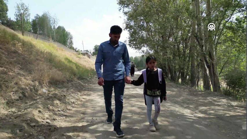 Bu okulda 3 yıldır tek bir öğrenci var. 9 yaşındaki Hasret artık sınıf arkadaşı istiyor - Resim: 21